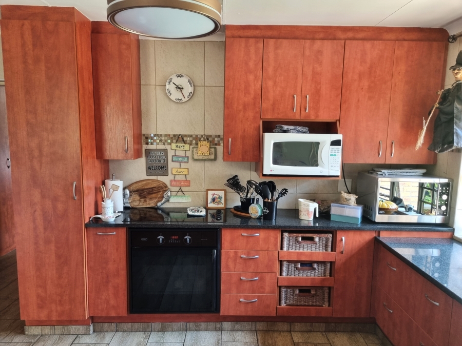 3 Bedroom Property for Sale in Buffelspoort Eco Estate North West